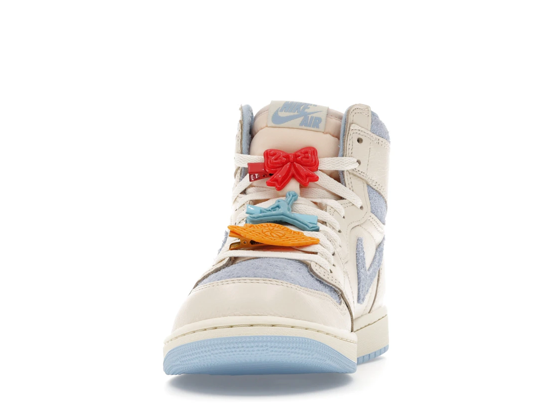 Vue 11 de Jordan 1 Retro High OG Pale Ivory Psychic Blue 