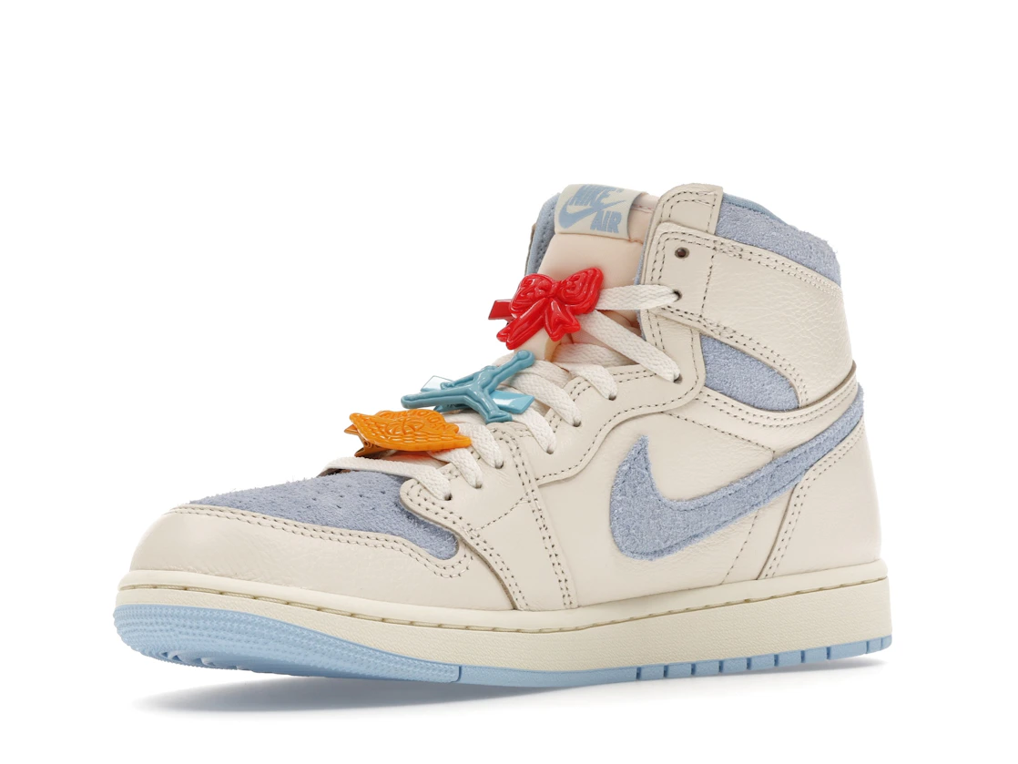 Vue 15 de Jordan 1 Retro High OG Pale Ivory Psychic Blue 