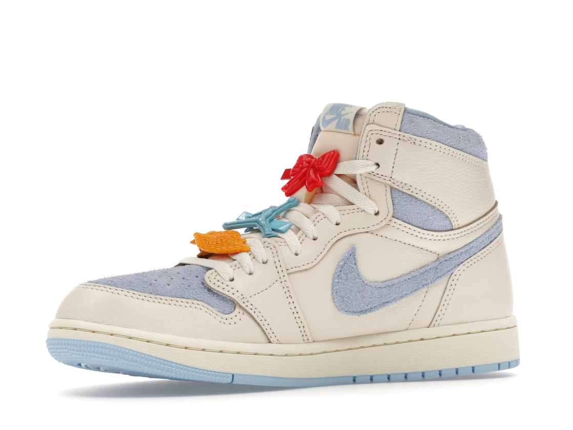 Vue 16 de Jordan 1 Retro High OG Pale Ivory Psychic Blue 