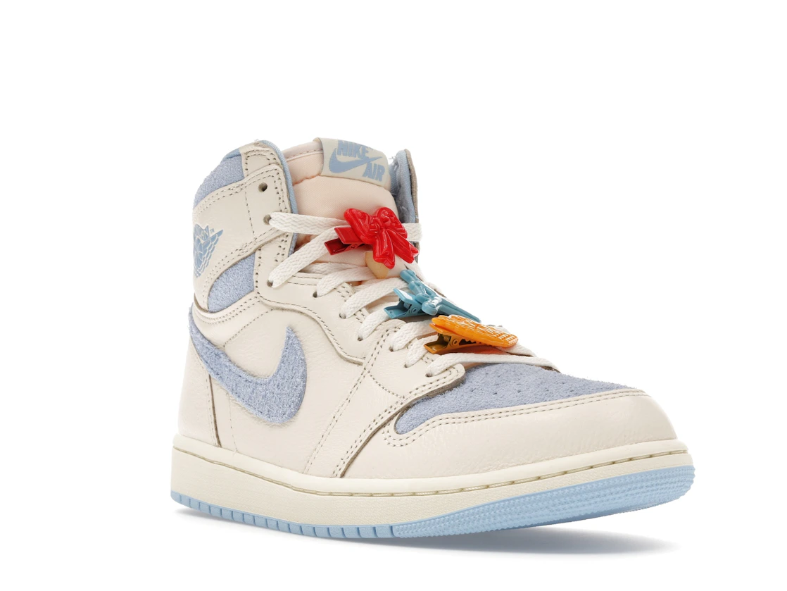 Vue 6 de Jordan 1 Retro High OG Pale Ivory Psychic Blue 