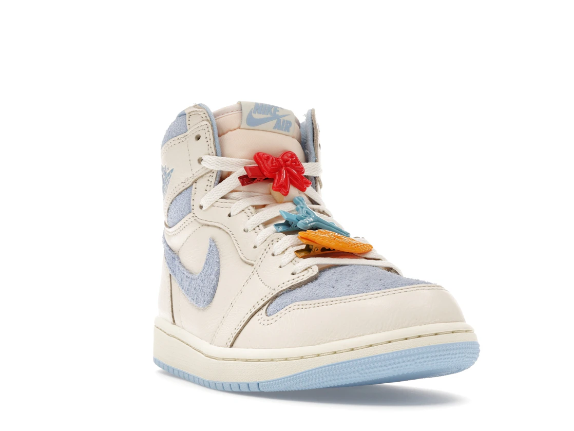 Vue 7 de Jordan 1 Retro High OG Pale Ivory Psychic Blue 