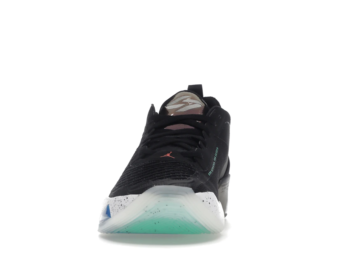 Vue 11 de Jordan Luka 1 Black Signal Blue