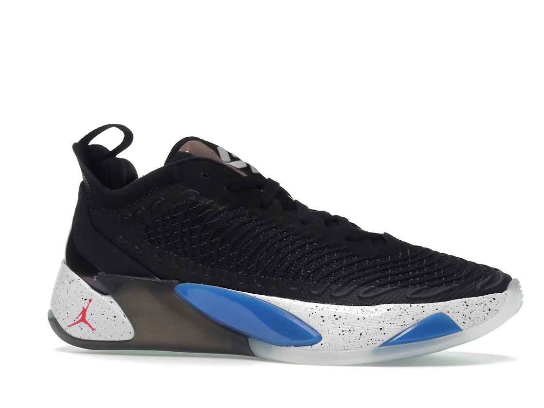 Vue 3 de Jordan Luka 1 Black Signal Blue