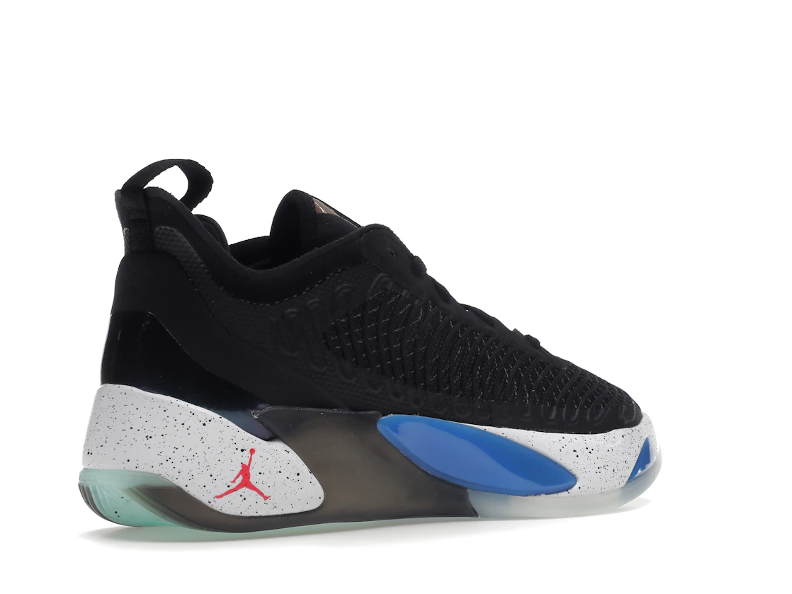 Vue 33 de Jordan Luka 1 Black Signal Blue