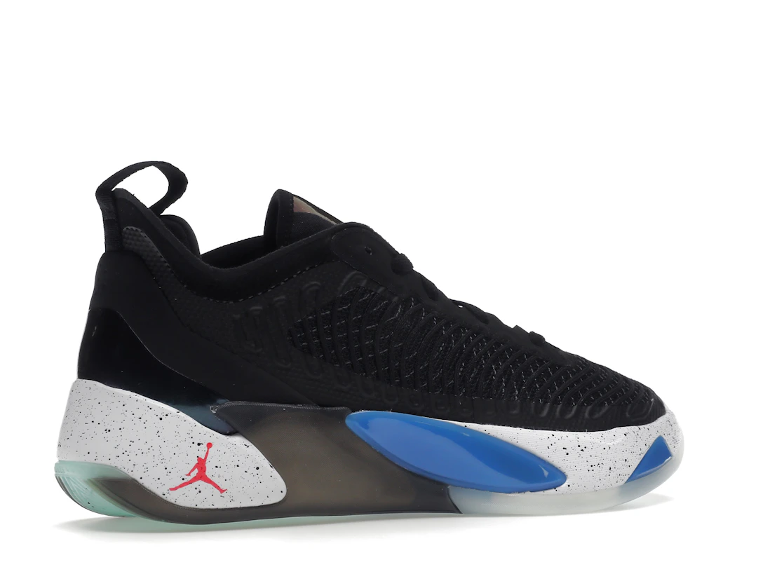 Vue 34 de Jordan Luka 1 Black Signal Blue