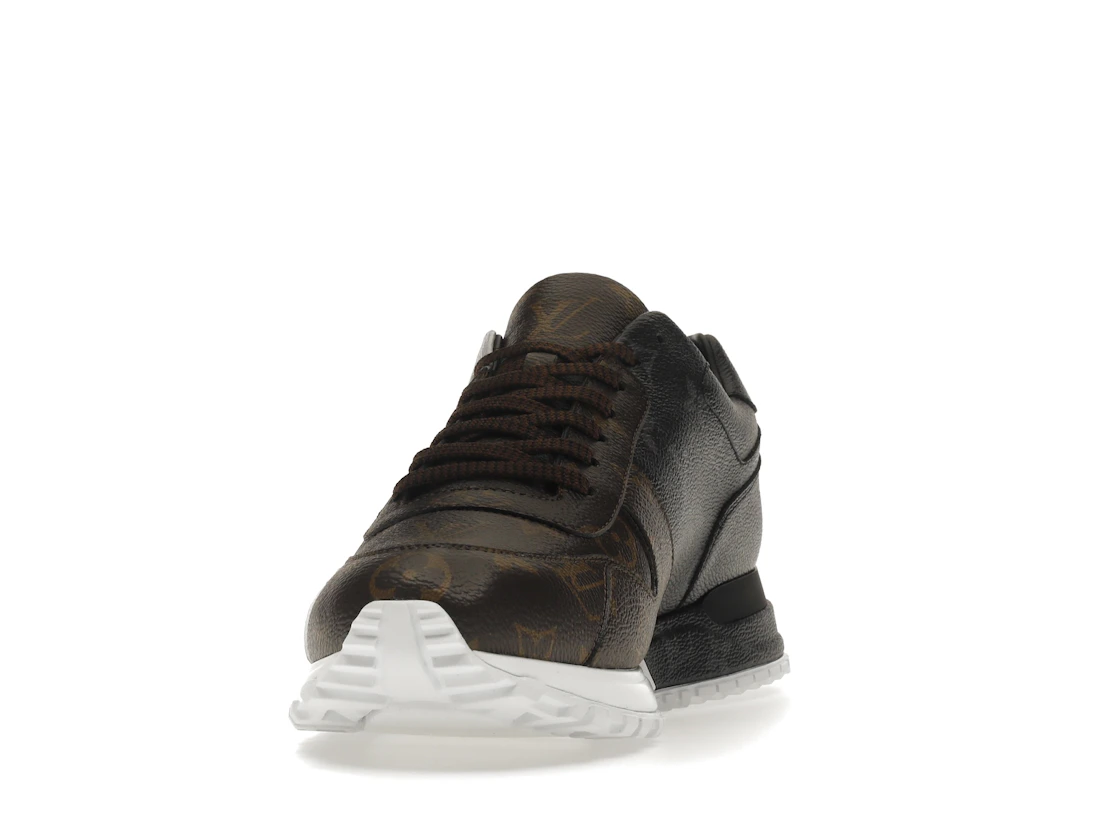 Vue 12 de Louis Vuitton Run Away Triple Monogram