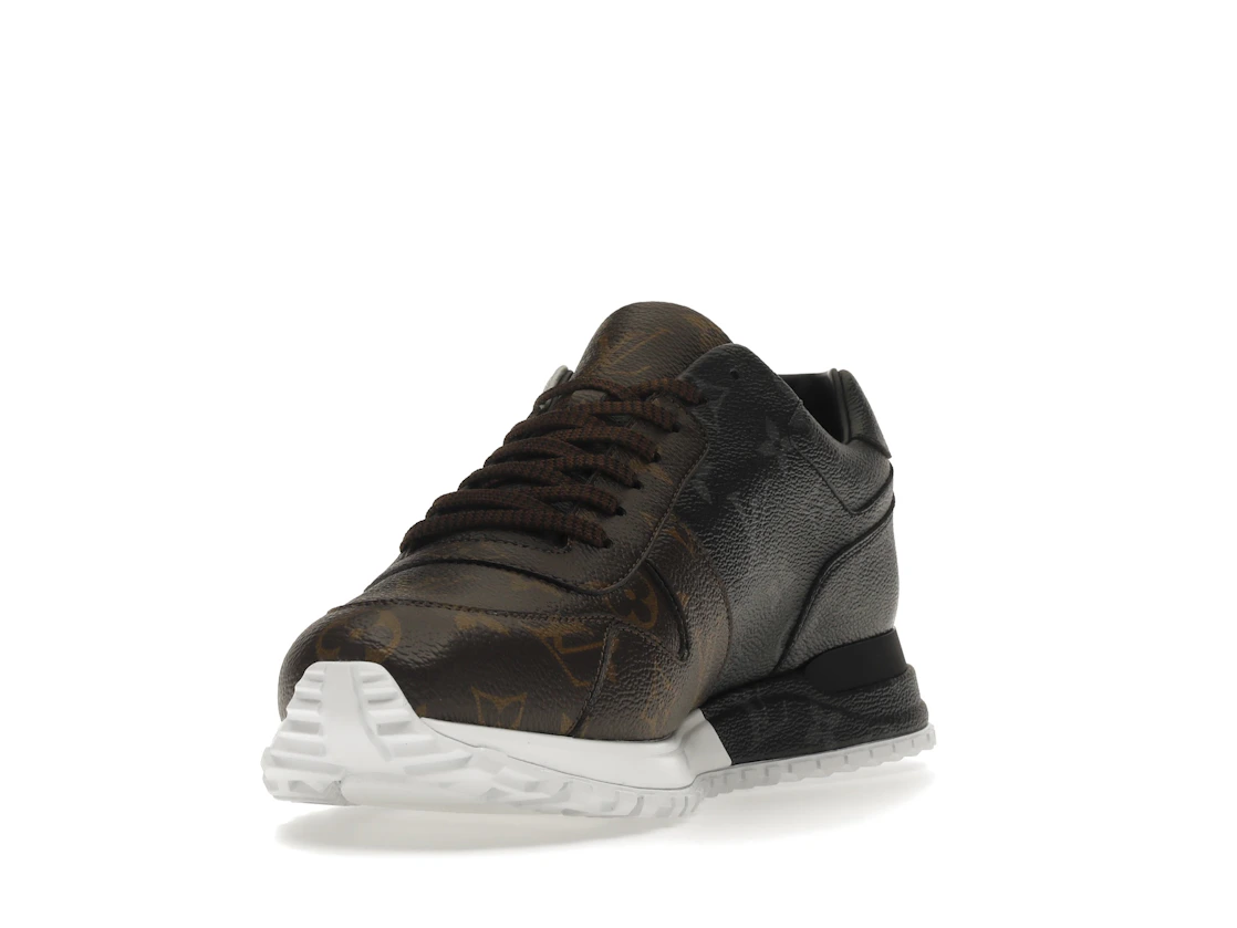Vue 13 de Louis Vuitton Run Away Triple Monogram