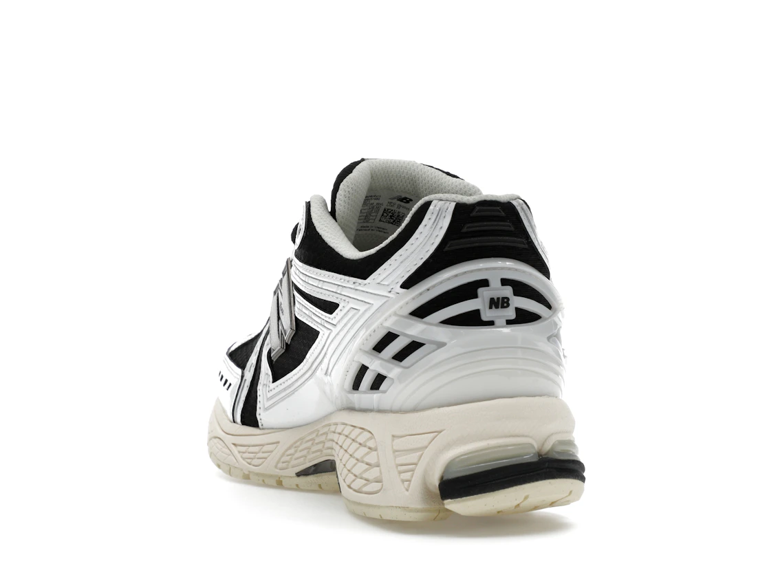 Vue 26 de New Balance 1906R White Black Metallic