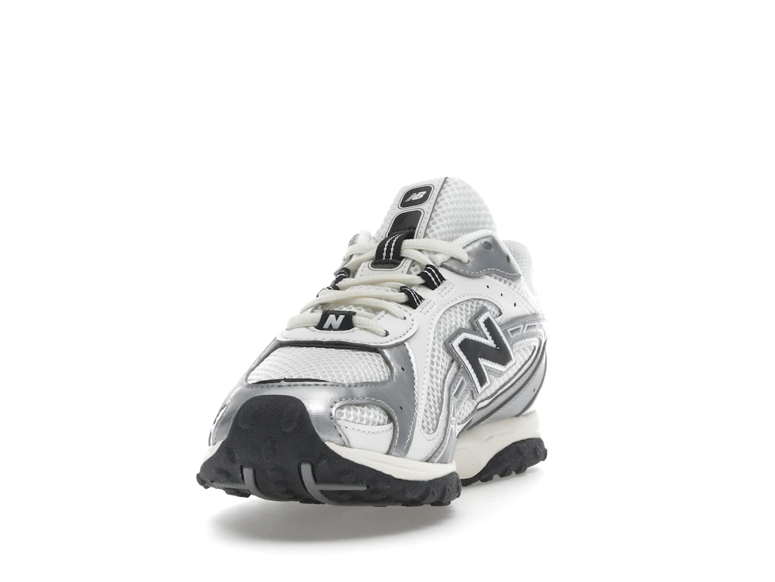 Vue 12 de New Balance 204L Silver Metallic Black