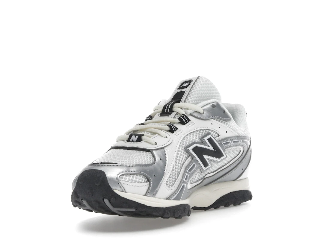 Vue 13 de New Balance 204L Silver Metallic Black