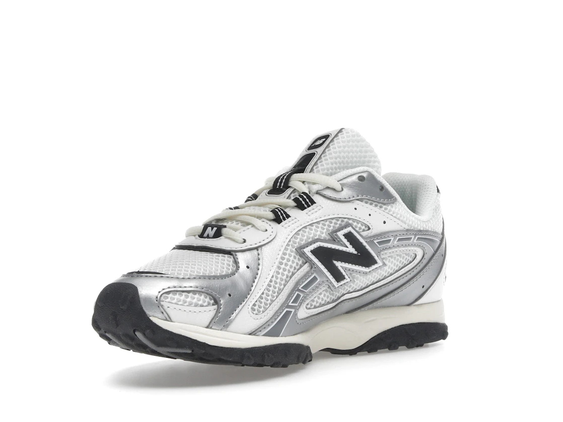 Vue 14 de New Balance 204L Silver Metallic Black