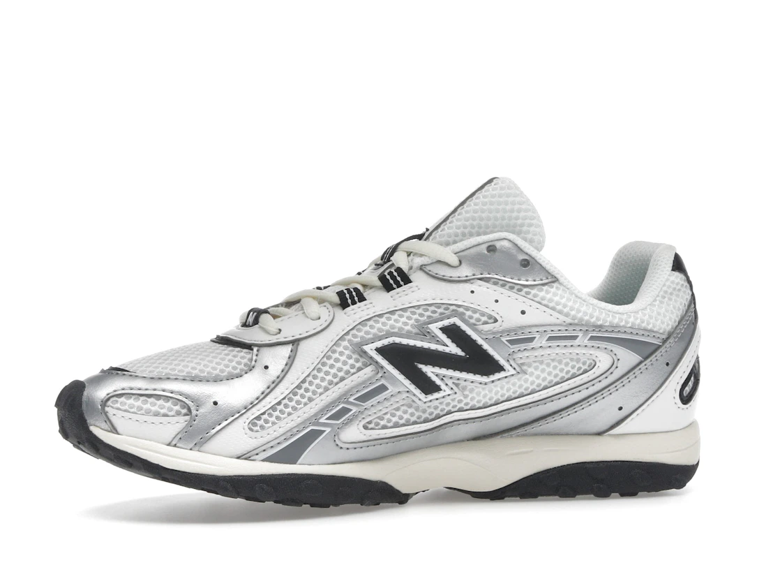 Vue 17 de New Balance 204L Silver Metallic Black