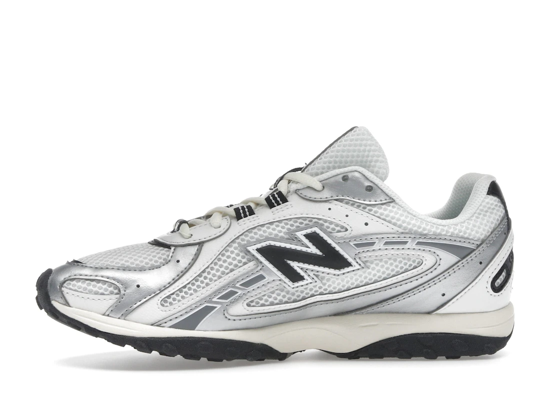 Vue 18 de New Balance 204L Silver Metallic Black