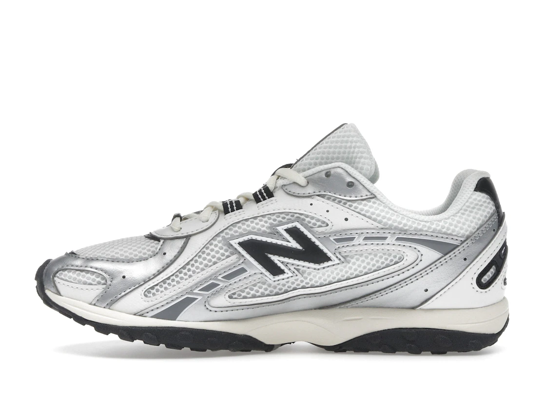 Vue 19 de New Balance 204L Silver Metallic Black