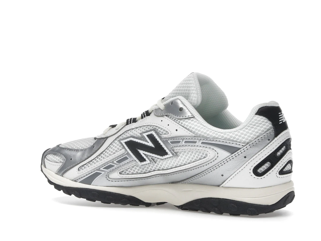 Vue 22 de New Balance 204L Silver Metallic Black