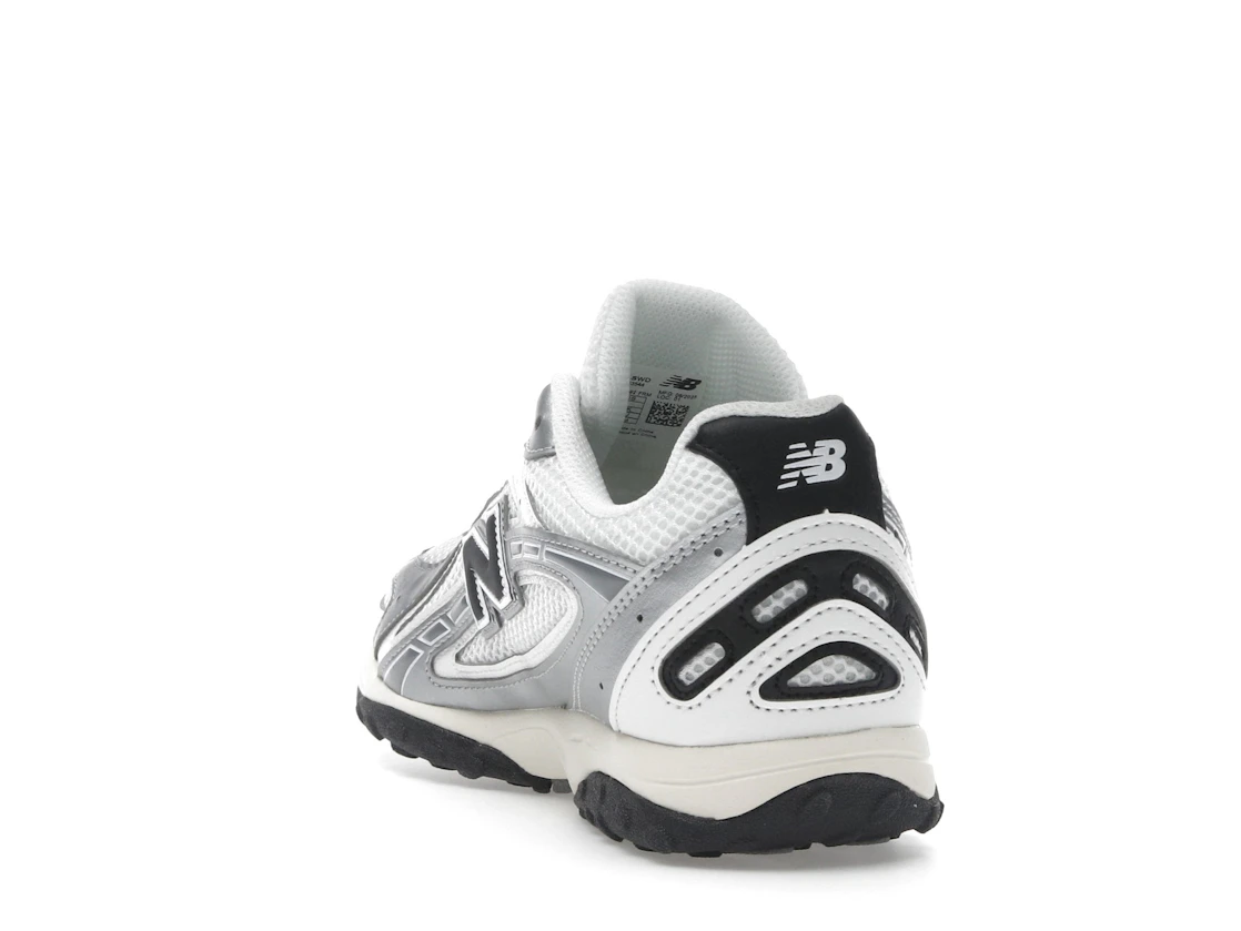 Vue 26 de New Balance 204L Silver Metallic Black