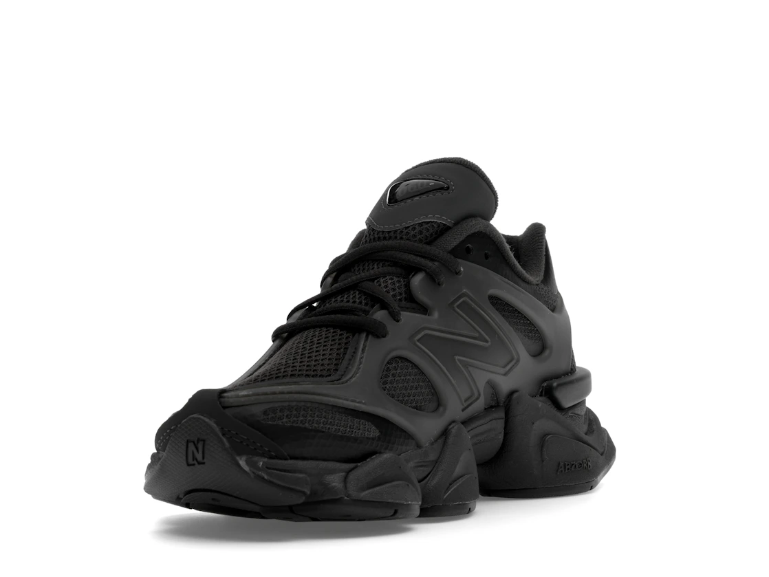 Vue 13 de New Balance 9060 X Black Cement