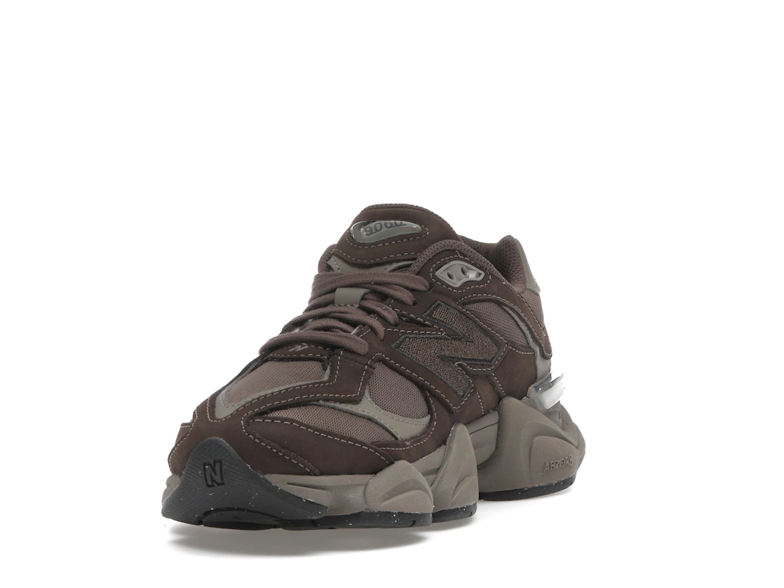Vue 13 de New Balance 9060 Mono Cortado