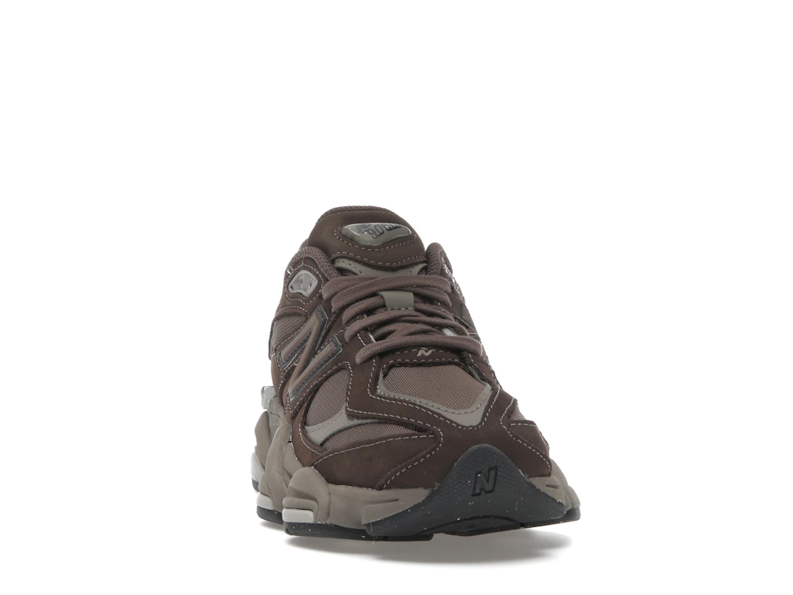Vue 9 de New Balance 9060 Mono Cortado