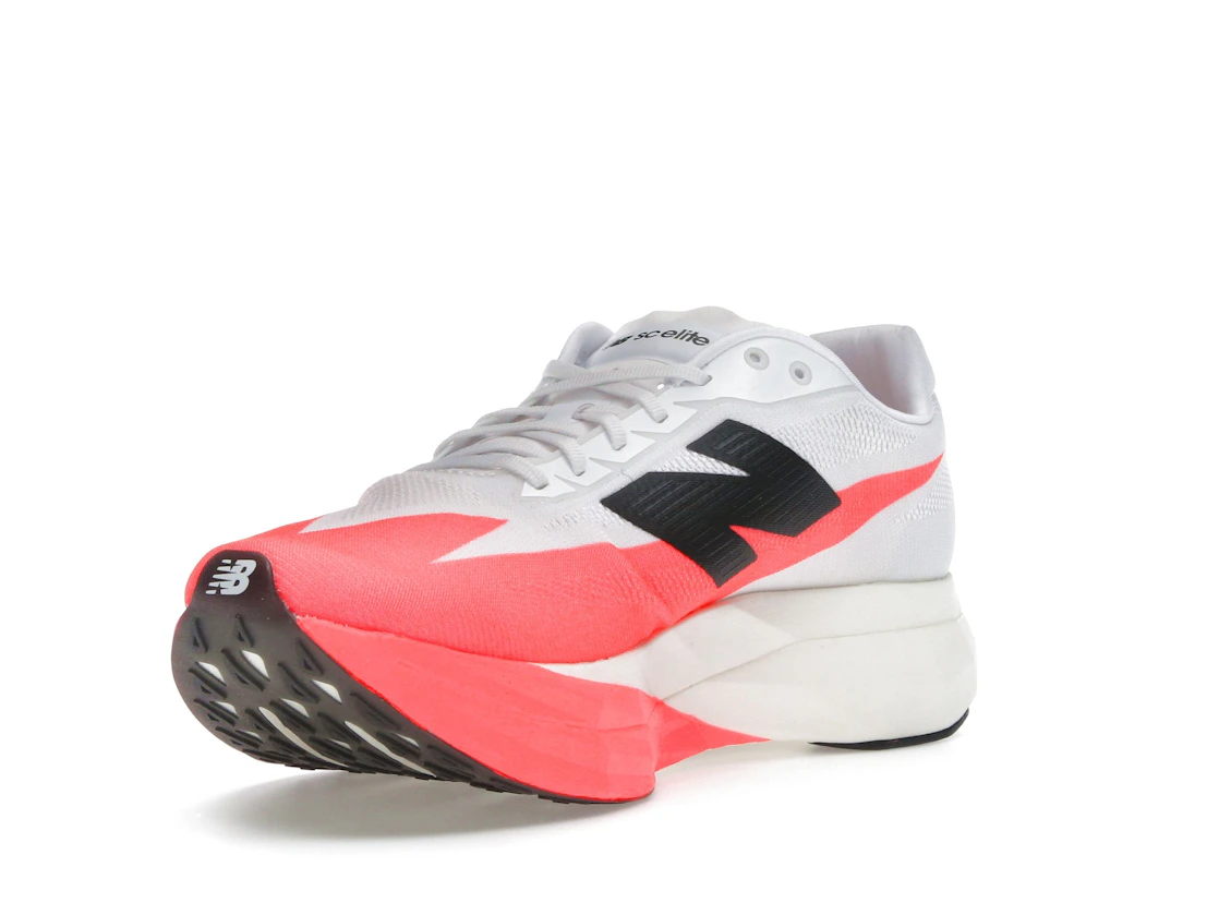 Vue 14 de New Balance FuelCell SuperComp Elite v5 Urgent Red