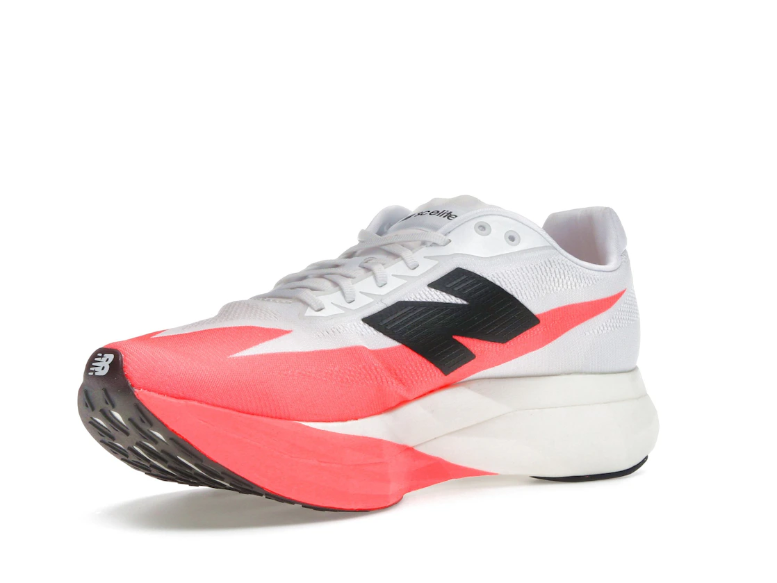 Vue 15 de New Balance FuelCell SuperComp Elite v5 Urgent Red
