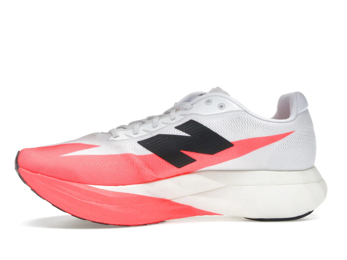 Vue 18 de New Balance FuelCell SuperComp Elite v5 Urgent Red