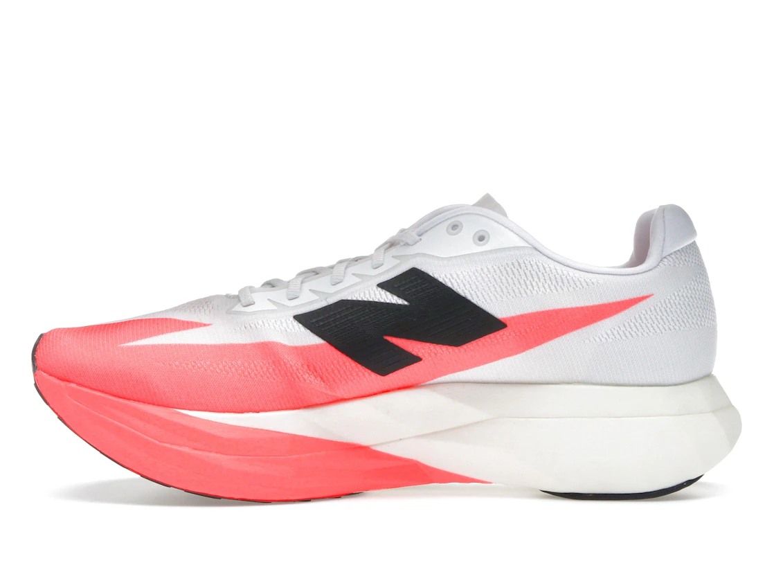 Vue 19 de New Balance FuelCell SuperComp Elite v5 Urgent Red