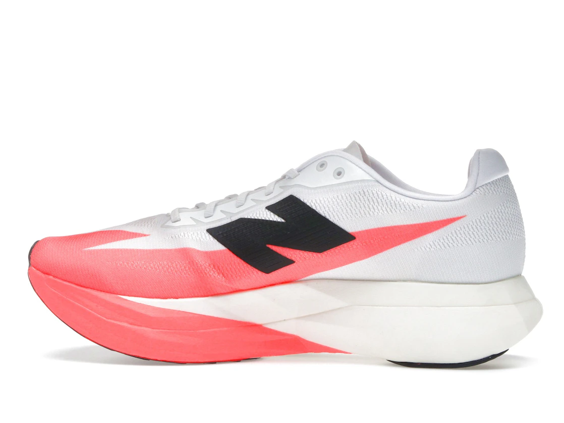 Vue 20 de New Balance FuelCell SuperComp Elite v5 Urgent Red