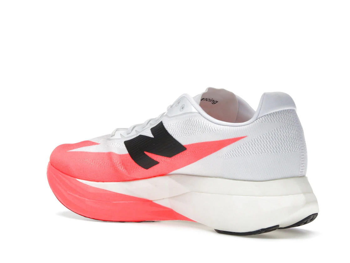 Vue 23 de New Balance FuelCell SuperComp Elite v5 Urgent Red