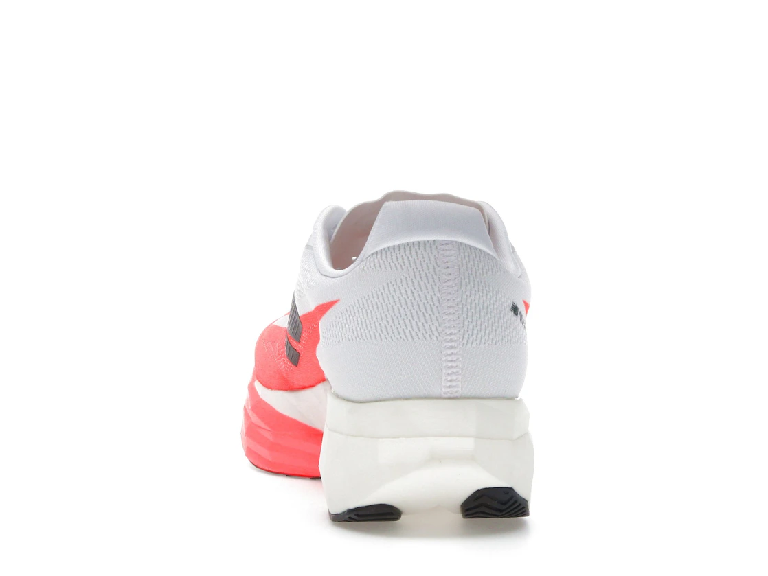 Vue 27 de New Balance FuelCell SuperComp Elite v5 Urgent Red
