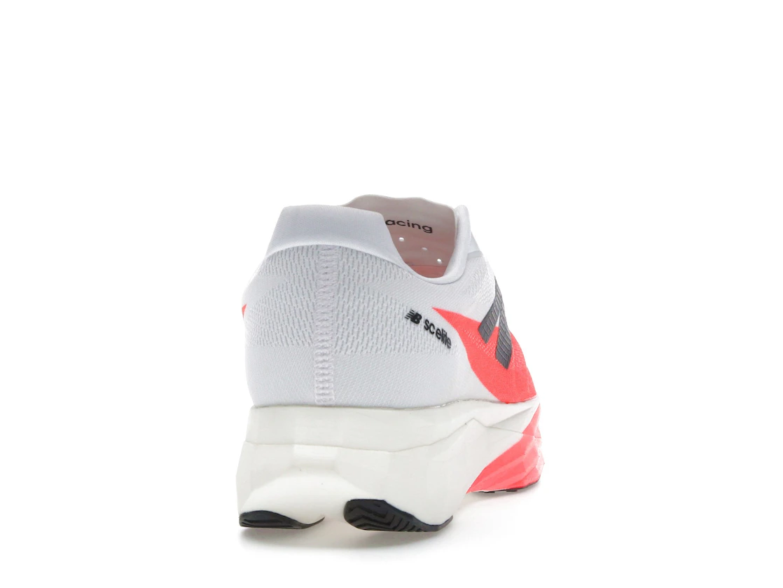 Vue 29 de New Balance FuelCell SuperComp Elite v5 Urgent Red