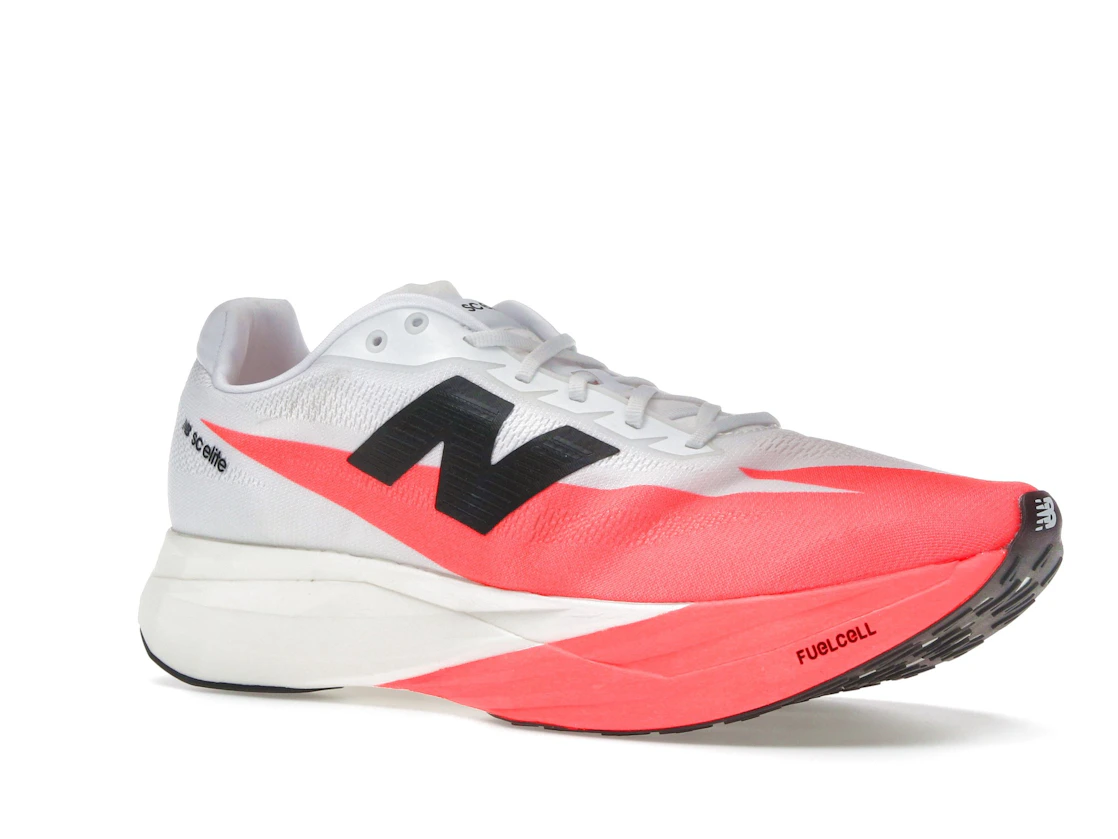 Vue 4 de New Balance FuelCell SuperComp Elite v5 Urgent Red