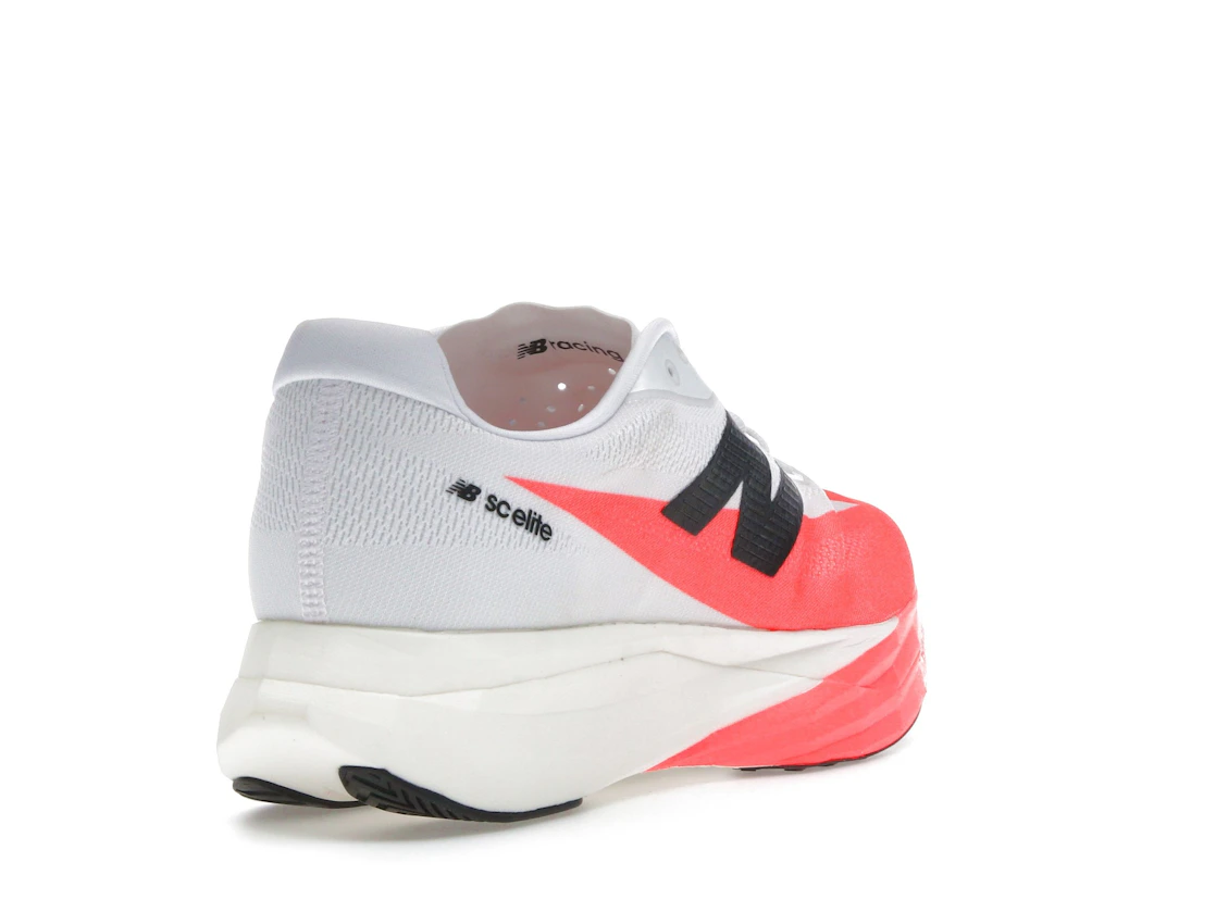 Vue 31 de New Balance FuelCell SuperComp Elite v5 Urgent Red