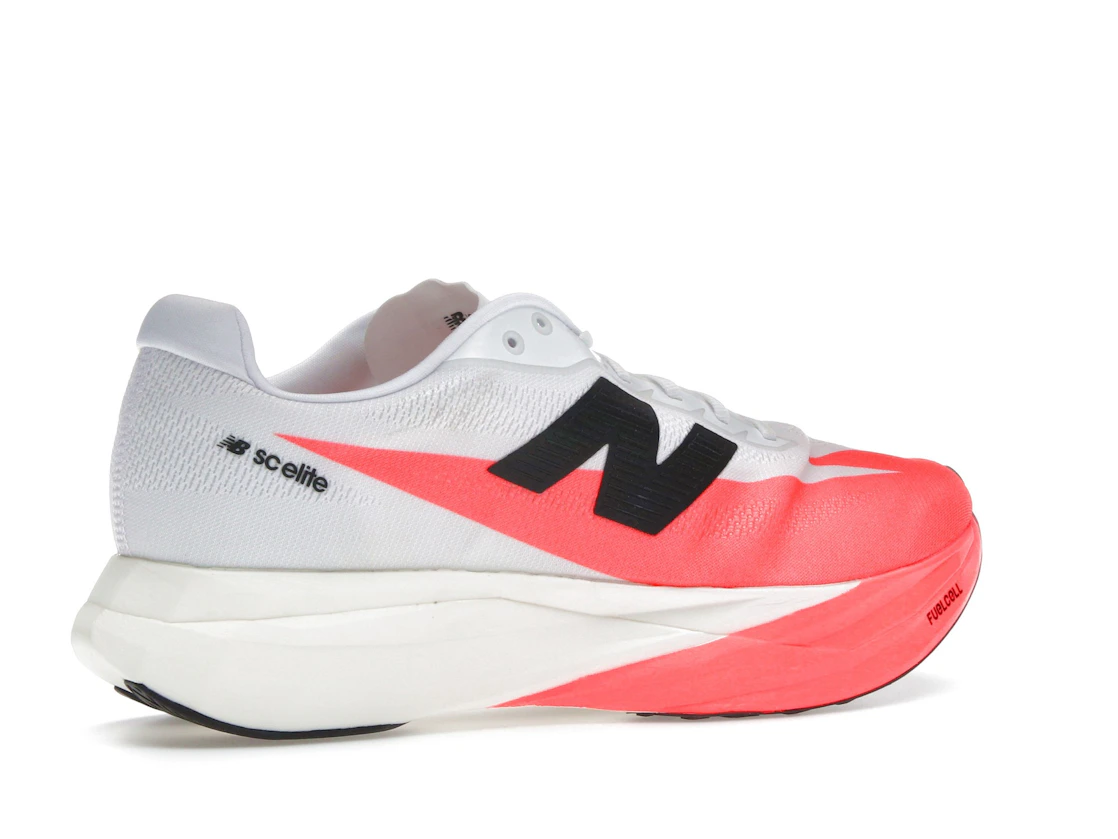 Vue 34 de New Balance FuelCell SuperComp Elite v5 Urgent Red