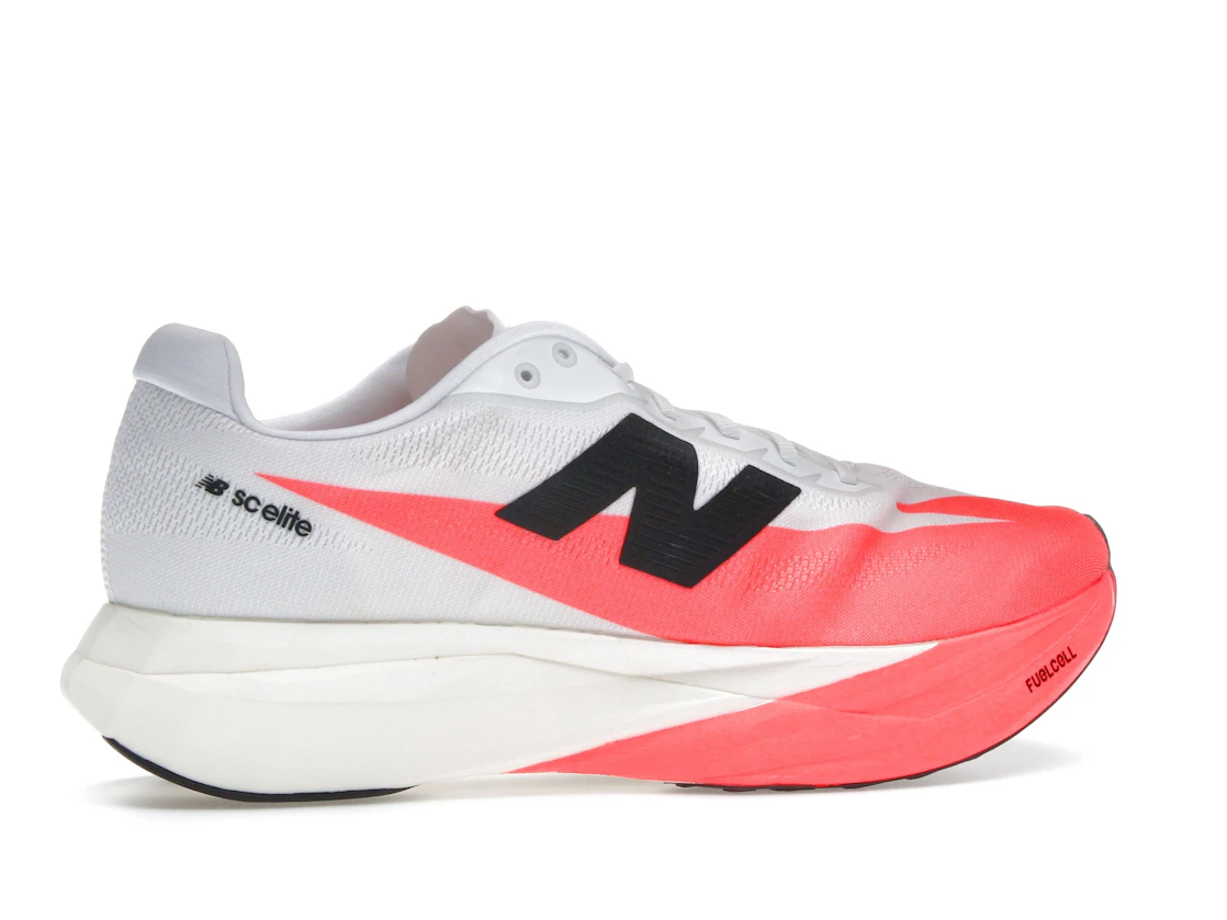 Vue 35 de New Balance FuelCell SuperComp Elite v5 Urgent Red
