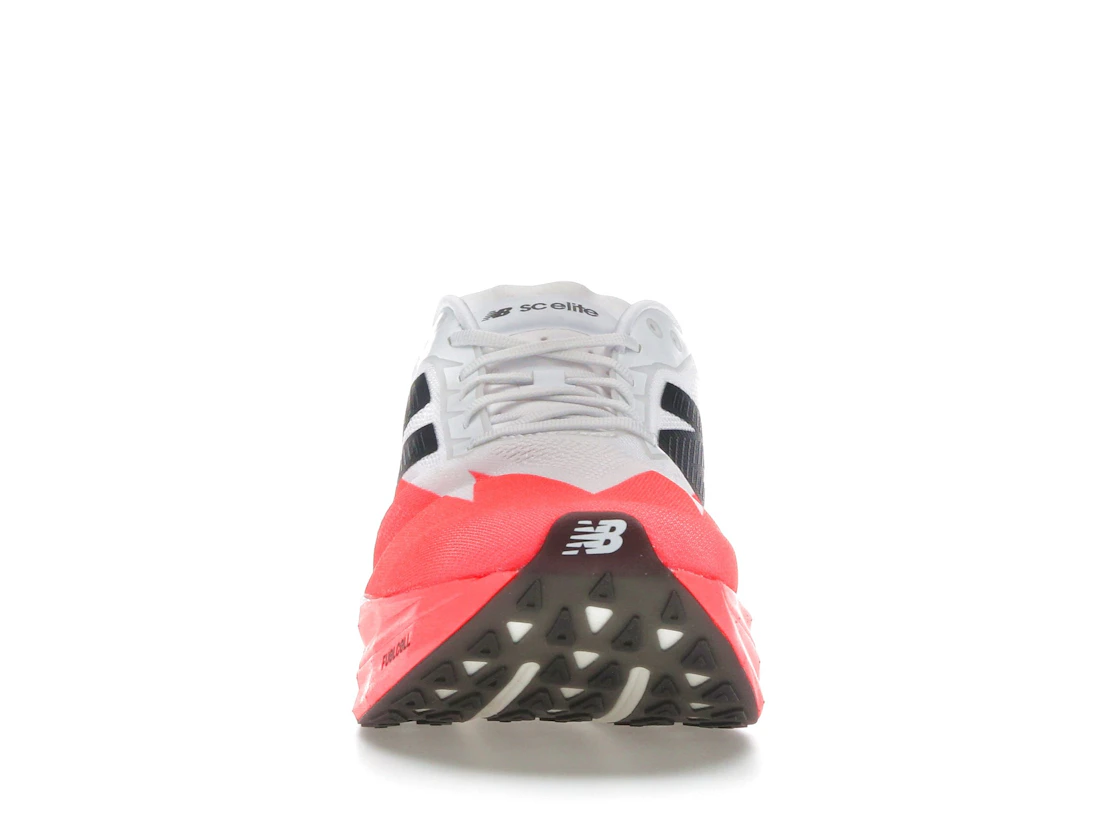 Vue 10 de New Balance FuelCell SuperComp Elite v5 Urgent Red