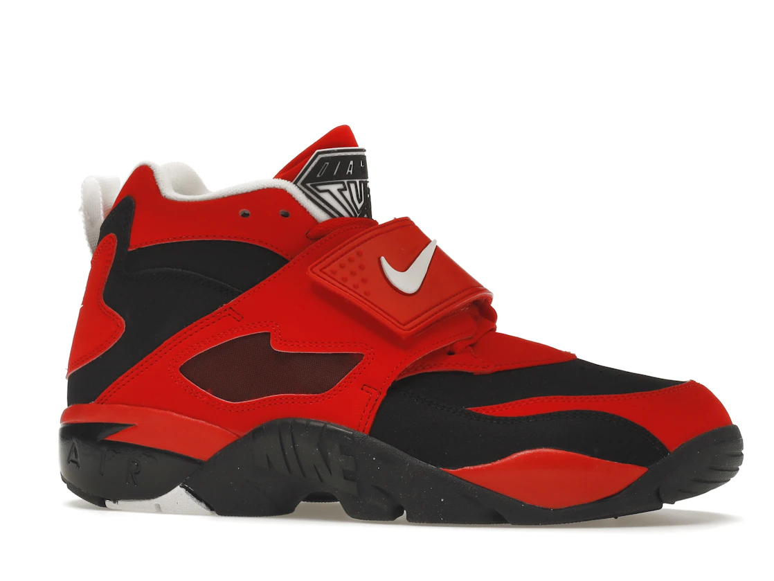 Vue 3 de Nike Air Diamond Turf Challenge Red Black