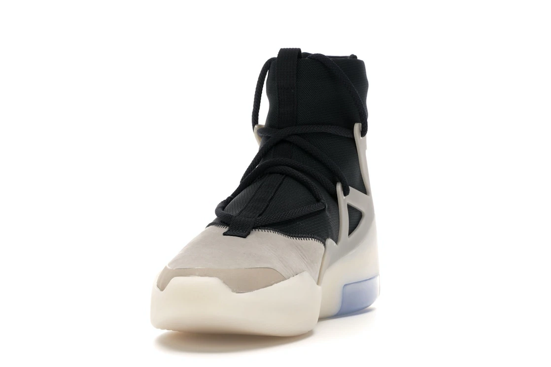 Vue 12 de Nike Air Fear of God 1 String The Question