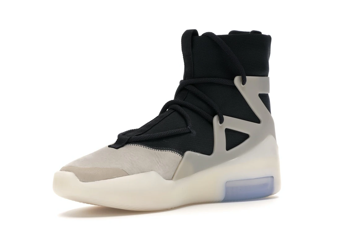 Vue 15 de Nike Air Fear of God 1 String The Question