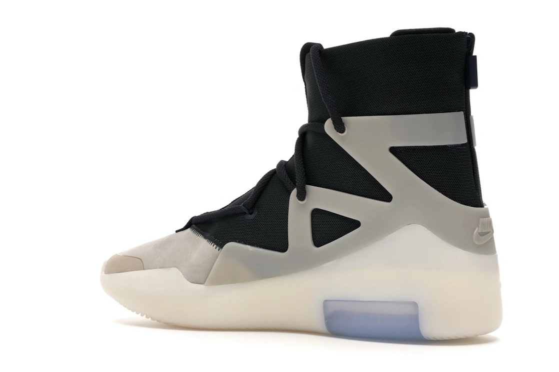 Vue 22 de Nike Air Fear of God 1 String The Question