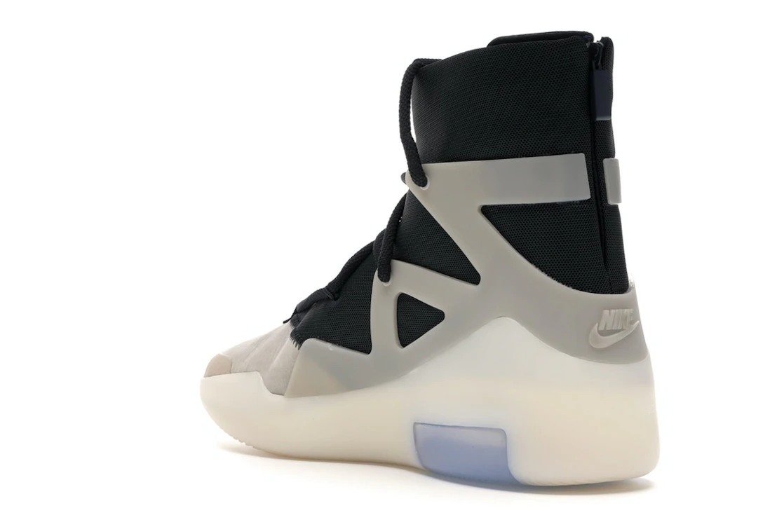 Vue 24 de Nike Air Fear of God 1 String The Question