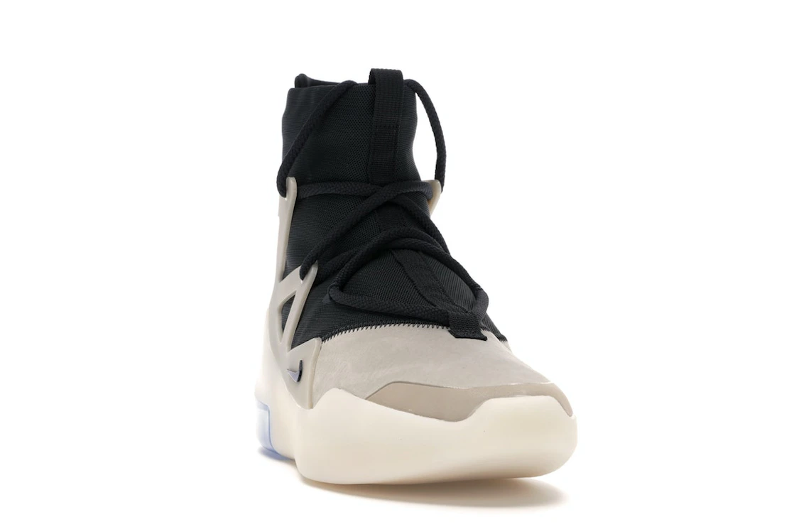 Vue 8 de Nike Air Fear of God 1 String The Question