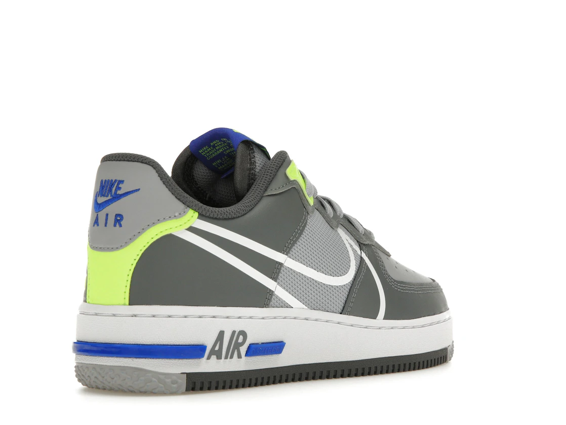 Vue 32 de Nike Air Force 1 React Wolf Grey