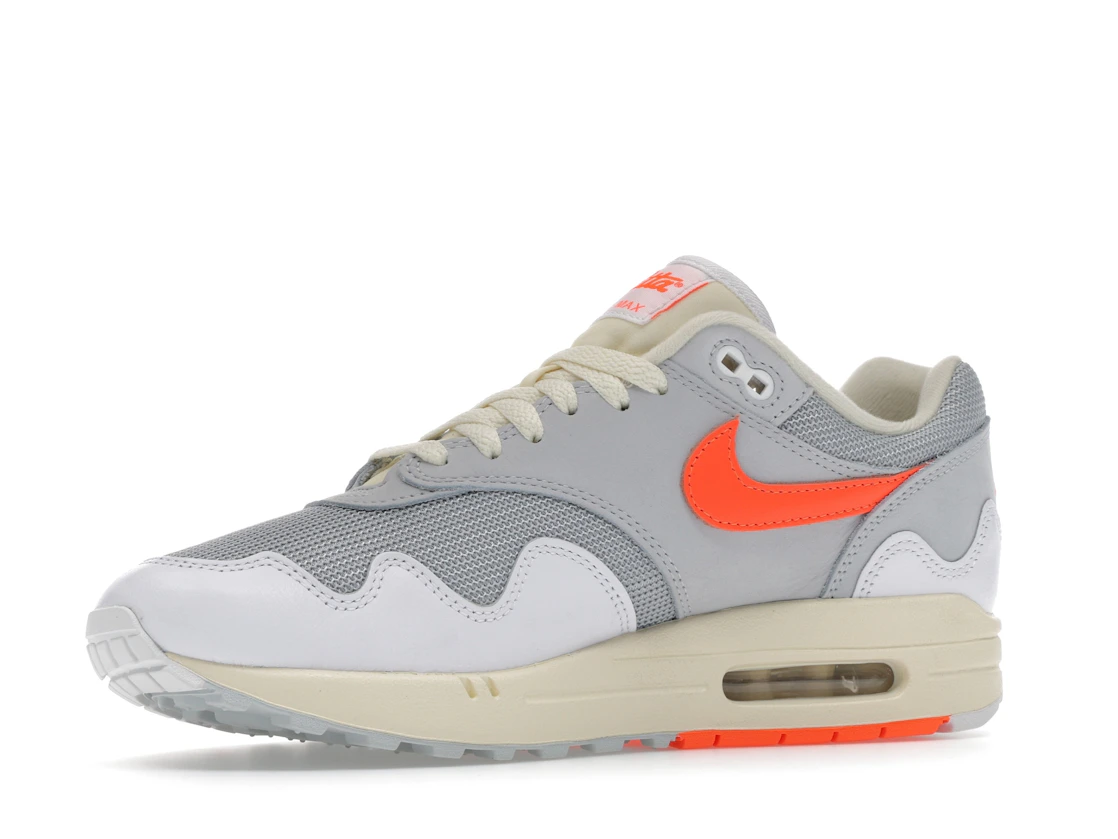 Vue 16 de Nike Air Max 1 Patta Waves White Hyper Crimson (With Bracelet)