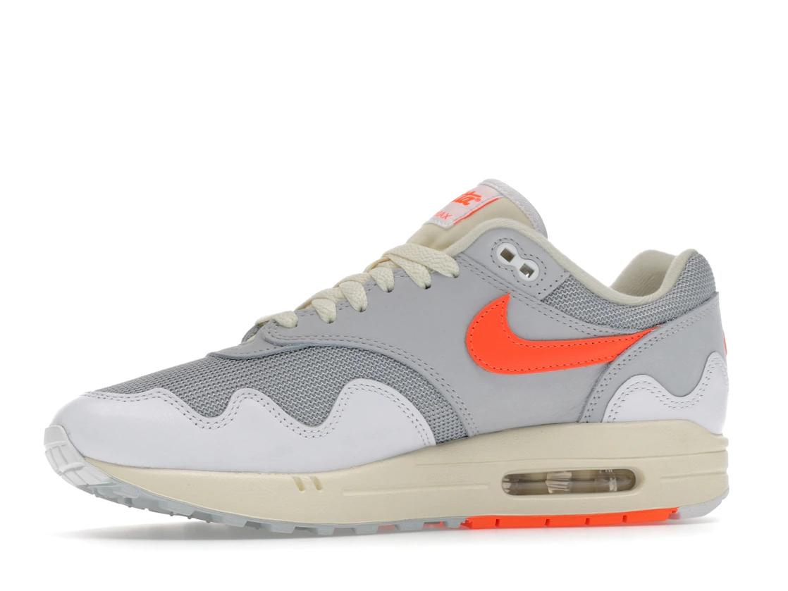 Vue 17 de Nike Air Max 1 Patta Waves White Hyper Crimson (With Bracelet)
