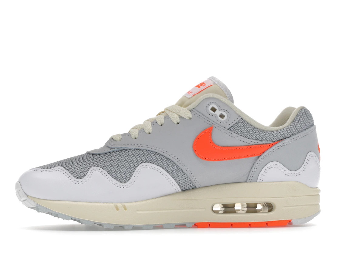 Vue 18 de Nike Air Max 1 Patta Waves White Hyper Crimson (With Bracelet)