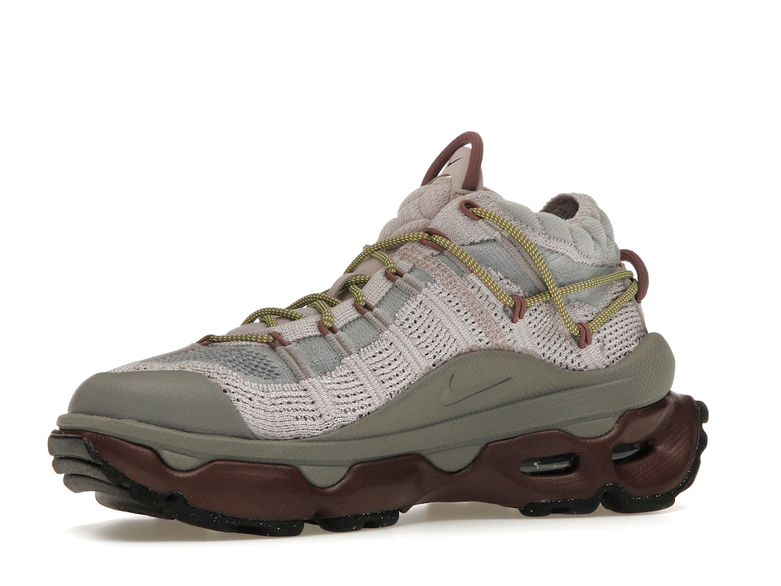 Vue 16 de Nike Air Max Flyknit Venture Platinum Violet
