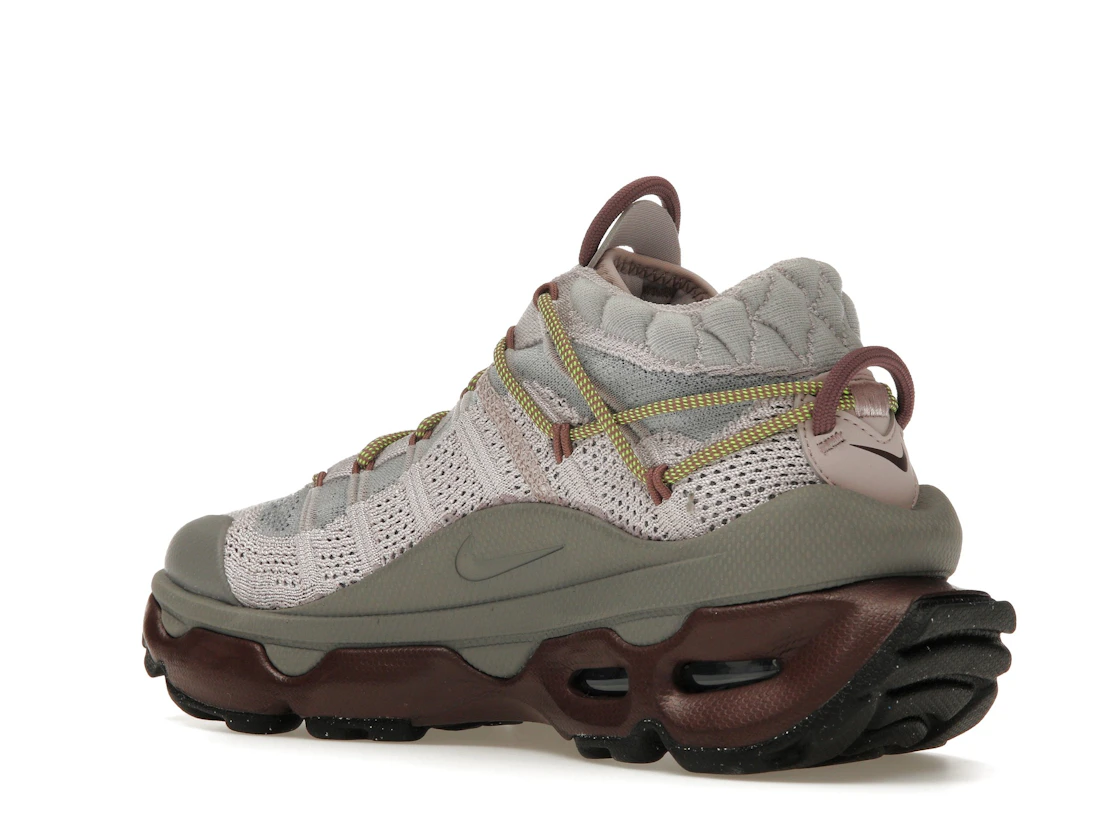 Vue 23 de Nike Air Max Flyknit Venture Platinum Violet