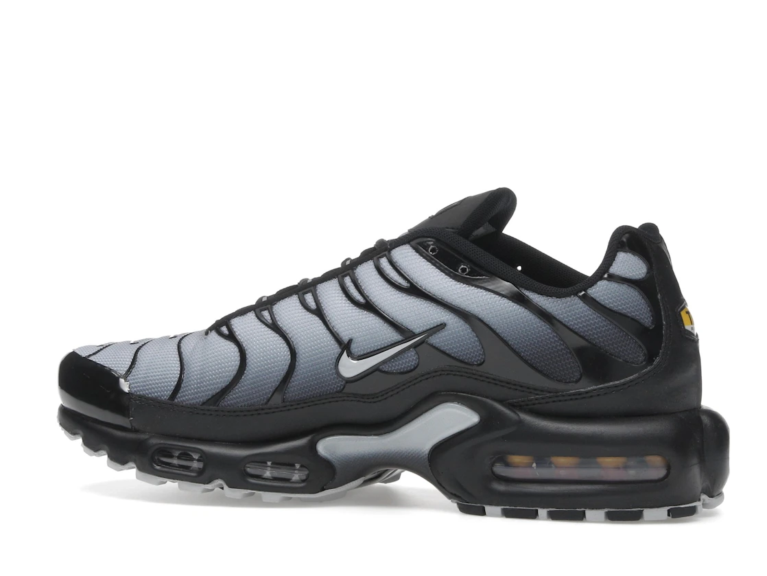 Vue 21 de Nike Air Max Plus SE Black Wolf Grey 