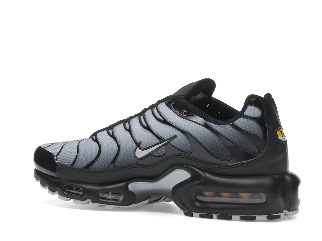 Vue 22 de Nike Air Max Plus SE Black Wolf Grey 